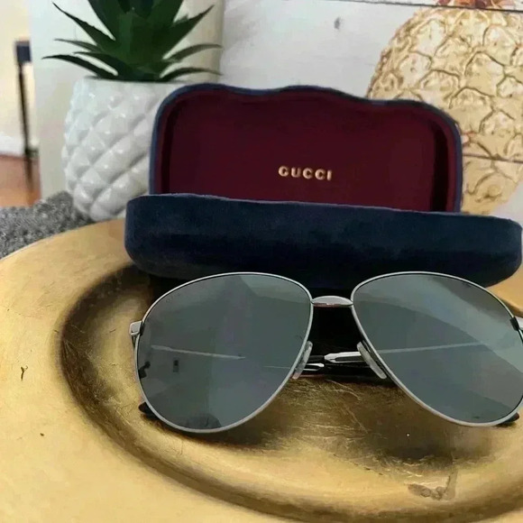 GUCCI UNISEX SUNGLASSES PREOWNED PRICED TO SELL - Picture 11 of 15